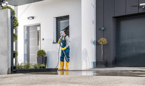 Best Pool Deck Cleaning  in Yale, MI